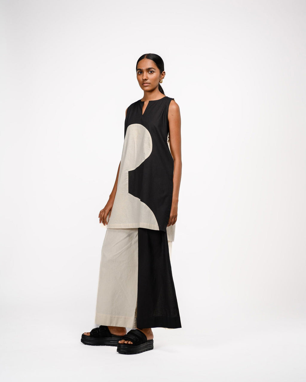 OFRIDA Duality PP Pants in black and cream cotton, styled with a matching colour-block tunic