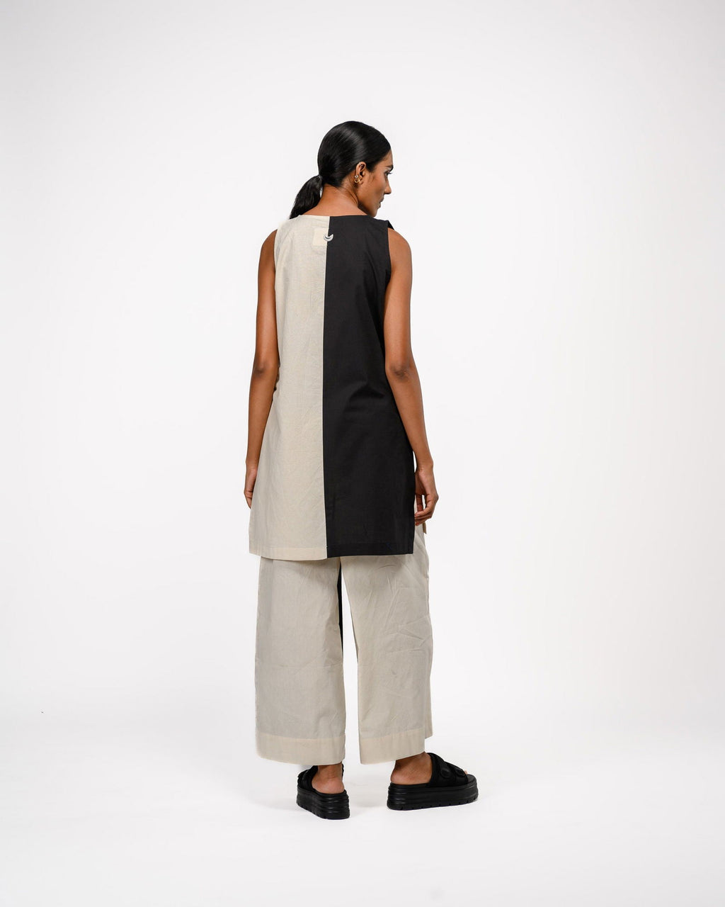OFRIDA Duality PP Pants in black and cream cotton, styled with a matching colour-block tunic